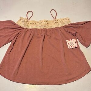 Free kisses Women's Off-Shoulder Top